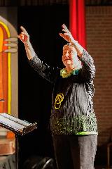 Voices en Tint maken een reis door de tijd